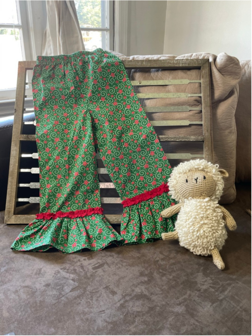 Eleanor Rose girls 6/7 Christmas green and red ruffle pants